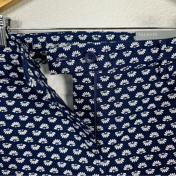 Talbots NWT Women’s Perfect Skimmers Slim Fit Crop Capri Pant in Navy Floral 8 - Picture 8 of 10